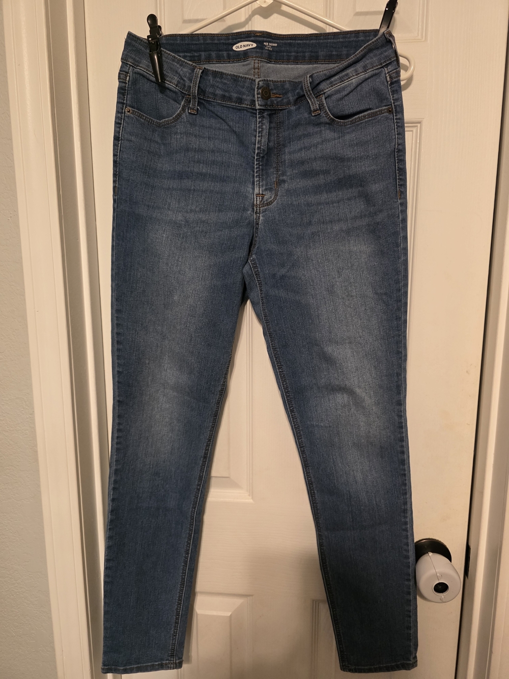 Old Navy Women's Skinny Jeans - Medium Blue Wash
